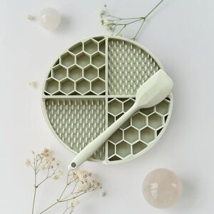 Paw WIZ lick mats ( sage green)